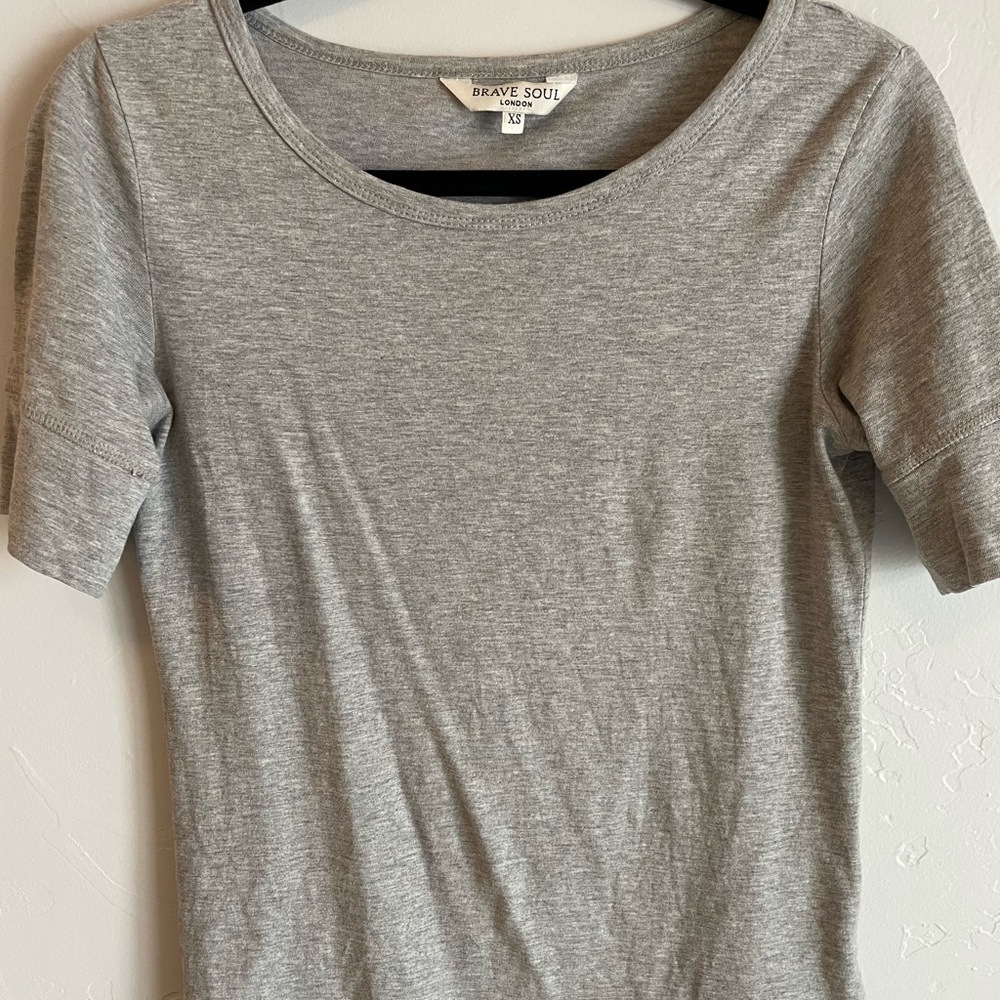 Basic plain grey tee